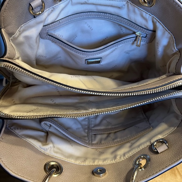 Slightly used Guess bag - Picture 5 of 8